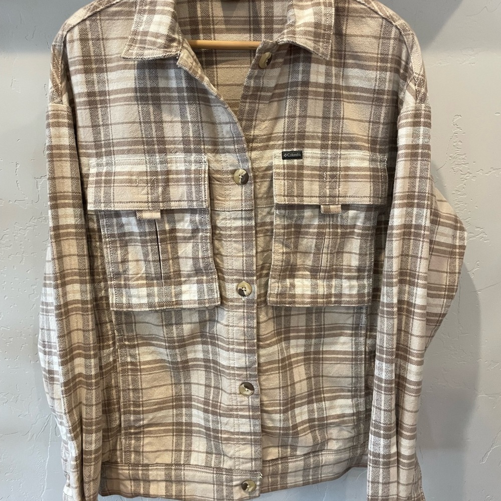 New women’s cotton Columbia beige & Taupe “wildest venture” Shacket M
